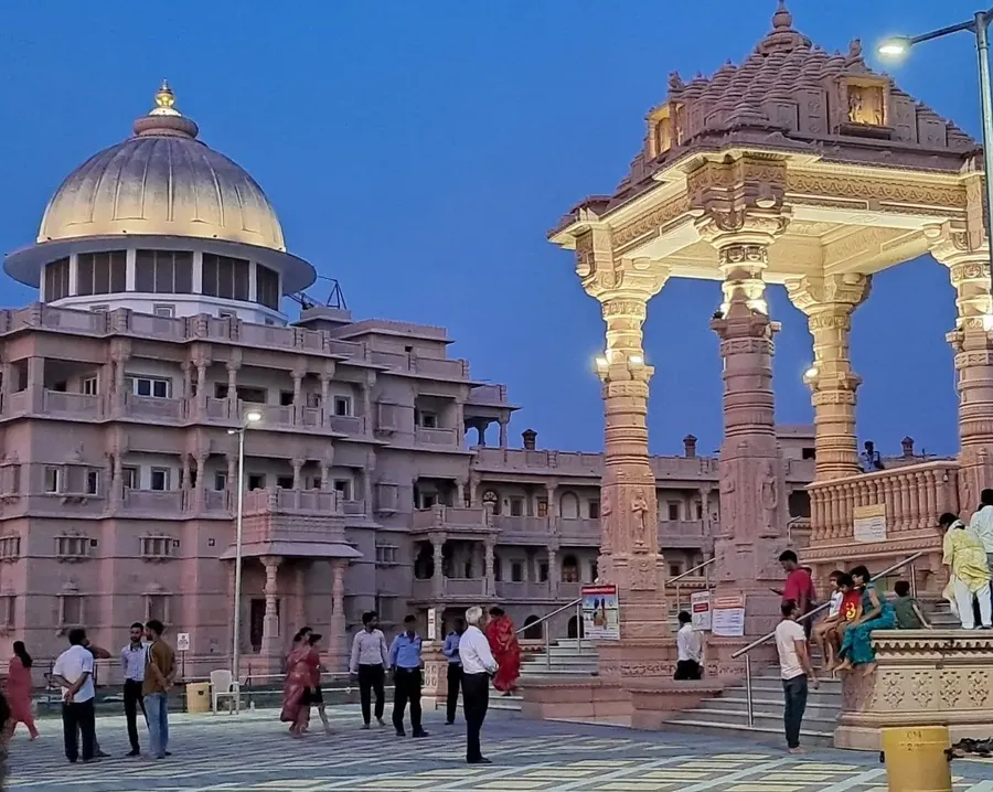a-blessed-evening-with-vishwaguru-ji-at-om-ashram bodyImage